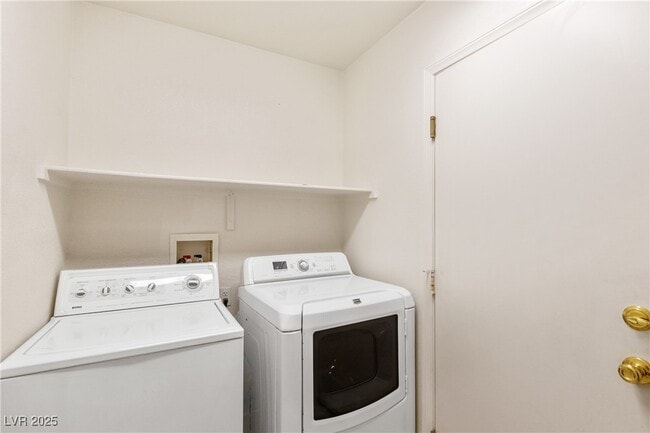 Building Photo - 2555 Sundew Ave