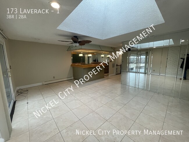 Building Photo - 173 Laverack-1