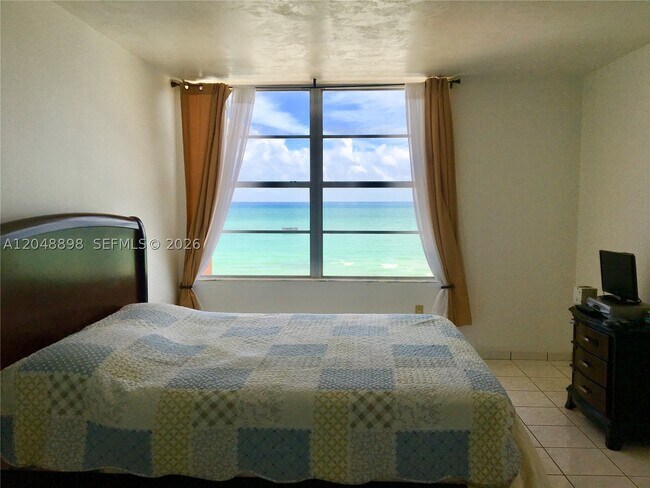 Building Photo - 2899 Collins Ave