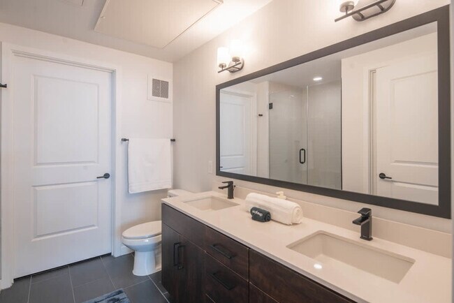 Building Photo - 701 W Rio Salado Pkwy