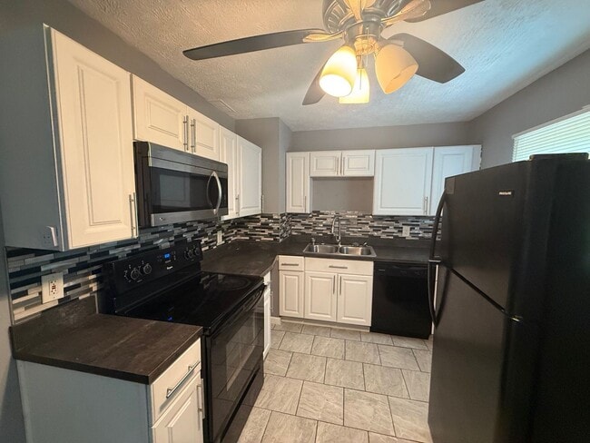Building Photo - 2879 Argyle Dr NW