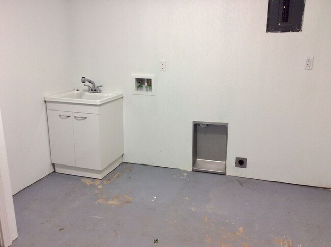 Building Photo - Cozy Single Family Home for Rent in Dickinson