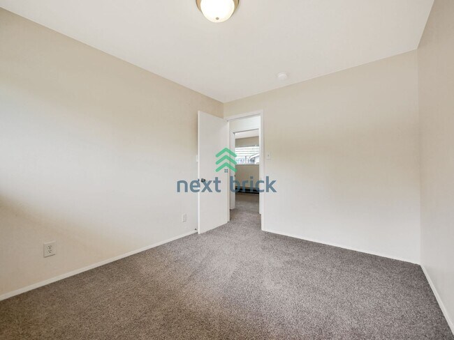 Building Photo - 3 Bed and 1 Bath Single-family Home is Ava...