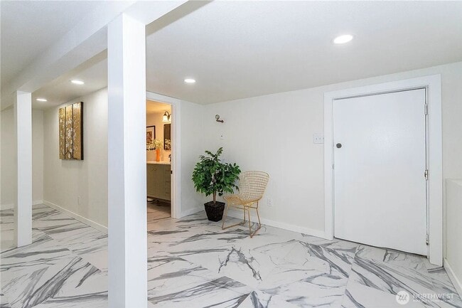 Building Photo - Beautifully Renovated 4-Bedroom Home in Desirable Arbor Heights!