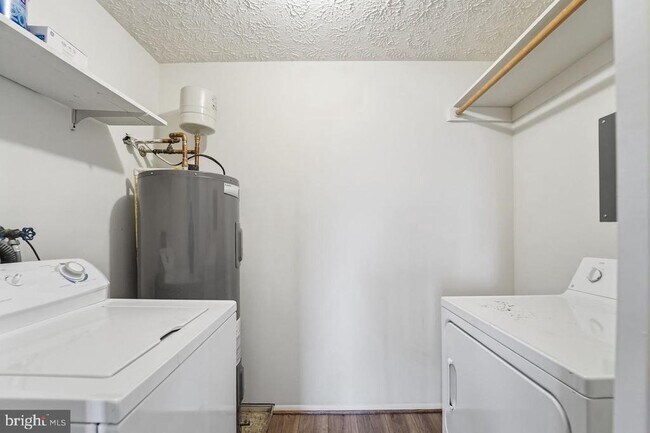 Building Photo - 997 Heather Ridge Dr