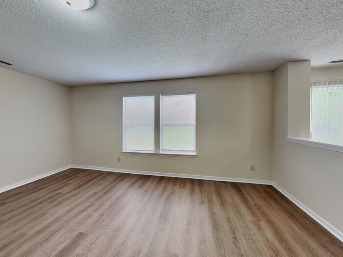 Building Photo - 9140 Amberleigh Dr