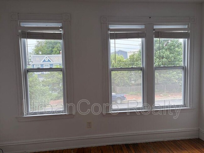 Building Photo - 621 N 31st St
