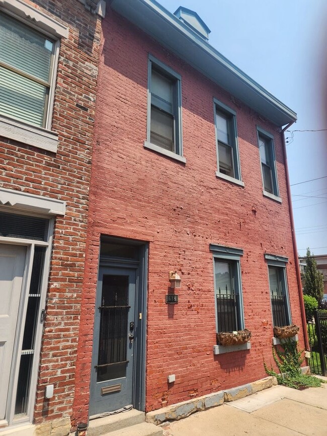 Building Photo - 618 Lockhart St