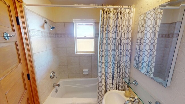 Building Photo - Custom Adobe style home in exclusive Navaj...