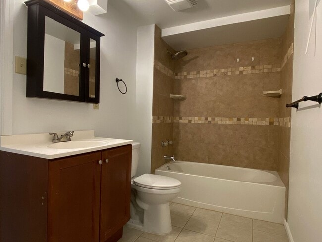 Building Photo - 1212 E 19th St