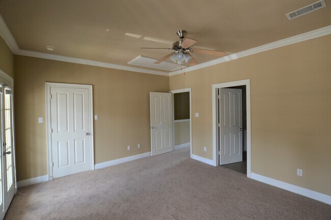 Building Photo - 2117 Cypress Hall Alley