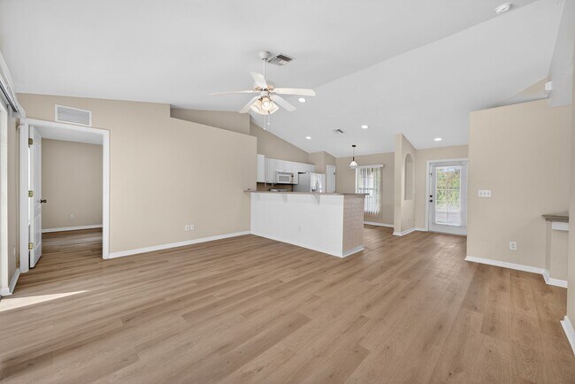 Building Photo - 1224 Bayou St E