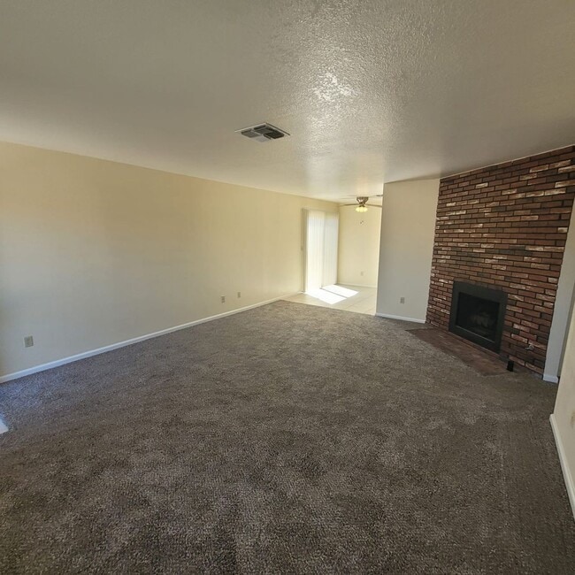 Building Photo - Nice and Cozy apartment in Apple Valley wi...