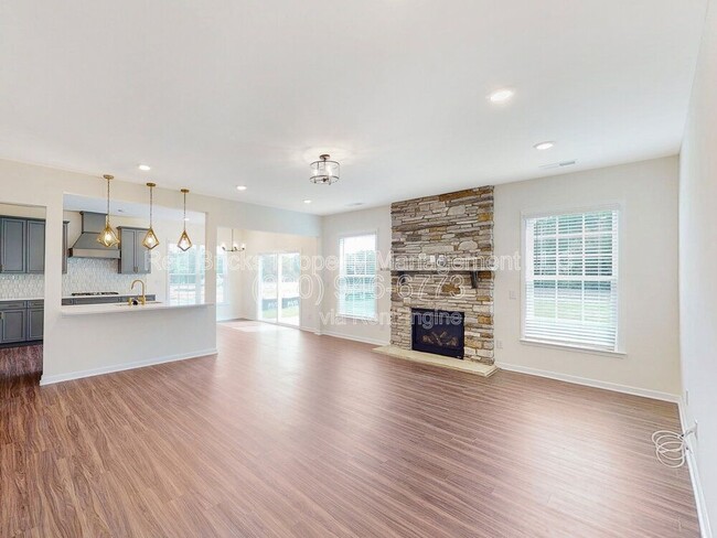 Building Photo - 17712 Summers Walk Blvd