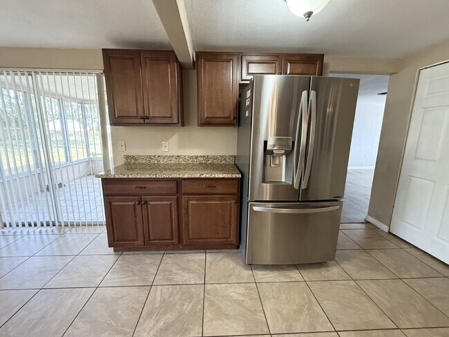 Building Photo - 2-Bedroom Retreat with 1.5 Baths in Holiday, FL!