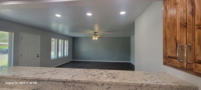 Building Photo - GROUND LEVEL UPDATED COLONIAL PARK CONDO