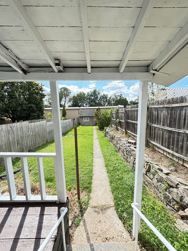 Building Photo - 2 BR Home Available in Catasauqua, PA