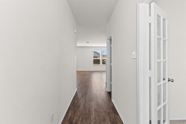 Building Photo - 457 Bedford Falls Ln