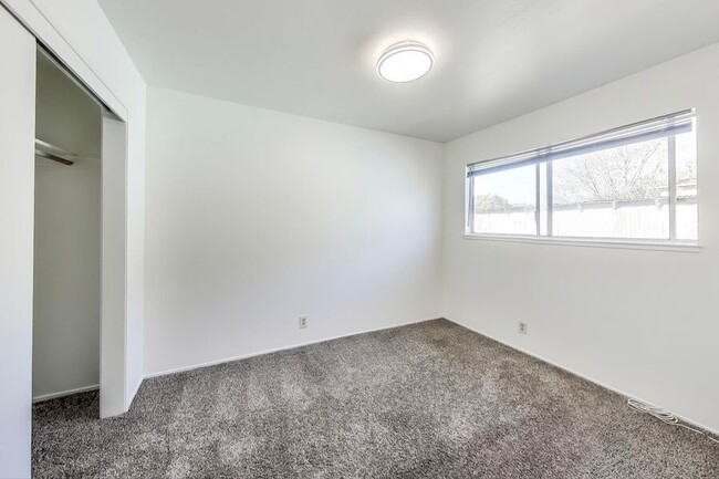 Building Photo - Spacious 2 Bed 1 Bath in San Leandro!