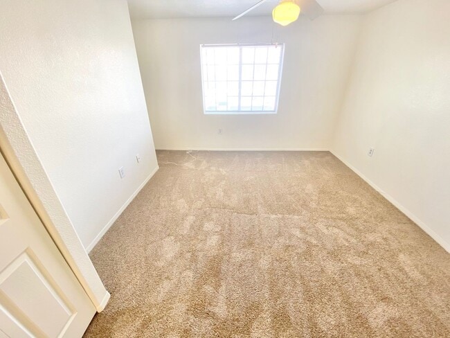 Building Photo - GORGEOUS 2 BEDROOM 2 BATH UPSTAIRS UNIT.