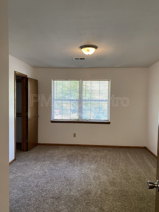 Building Photo - 312 3rd St