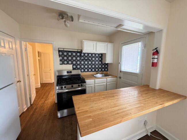 Building Photo - Tulsa One Bedroom Water and Trash Included