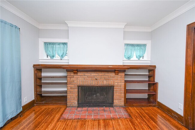 Building Photo - 200 Elmdorf Ave