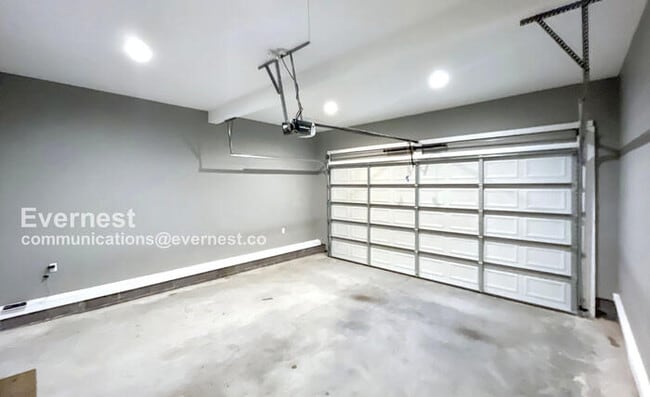 Building Photo - 4010 Rogers Rd