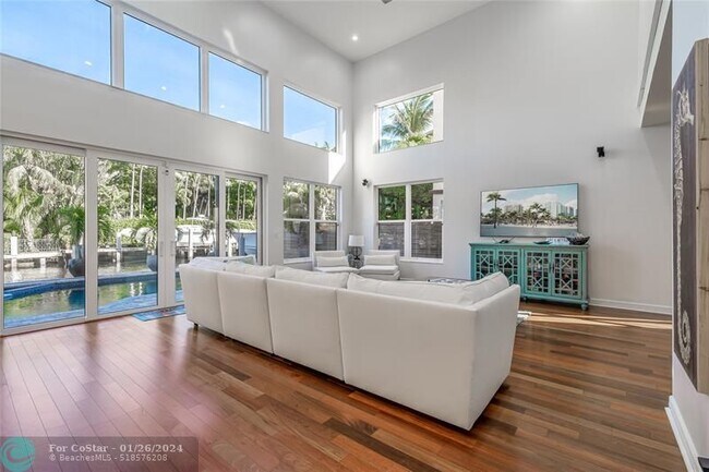 Building Photo - 808 Solar Isle Dr