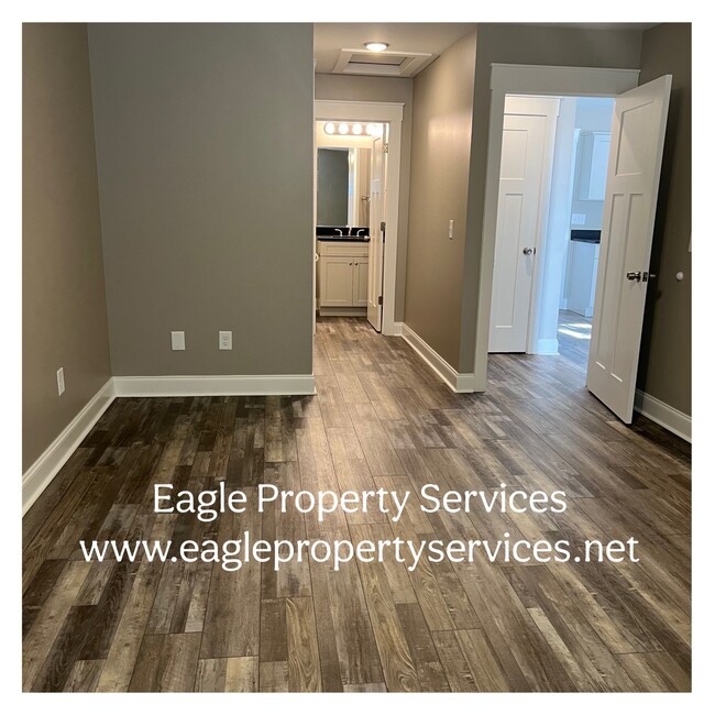 Building Photo - 114 Roslyn Ct