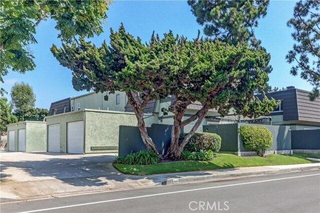 Building Photo - 1650 Iowa St