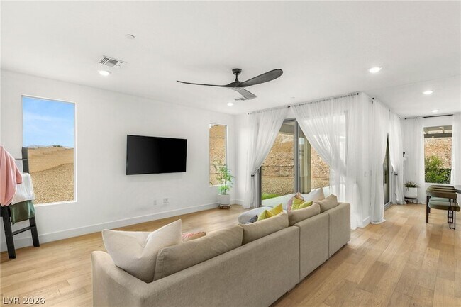Building Photo - 6 Sun Lily Ln