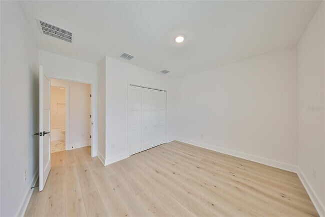 Building Photo - 1314 1/2 W Lemon St