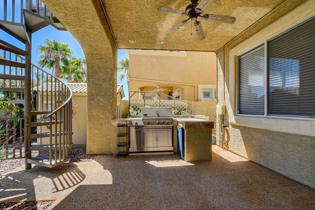 Building Photo - Stunning Summerlin Pool Home!