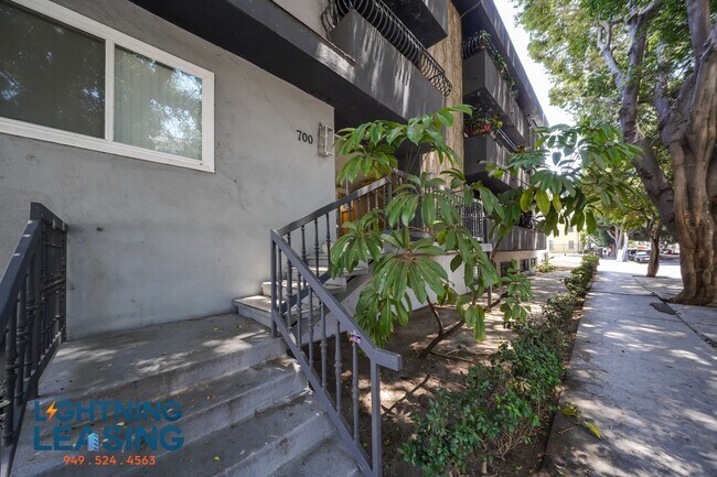 Building Photo - 702 Irolo St