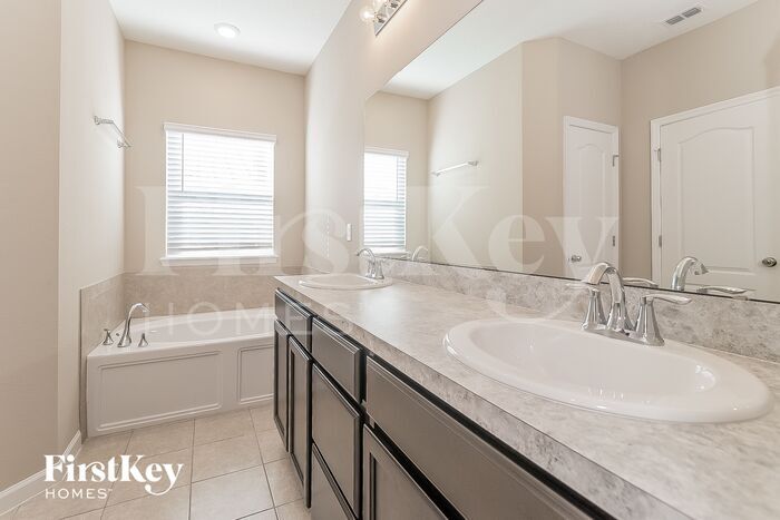 Building Photo - 5659 Kellar Cir