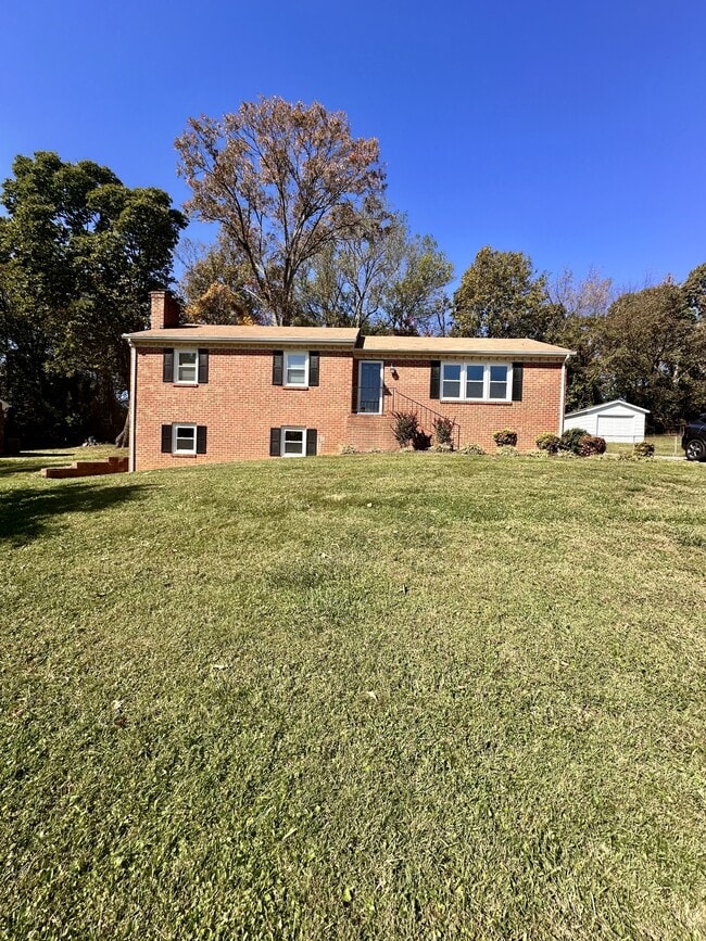 Building Photo - 111 Frederick Dr