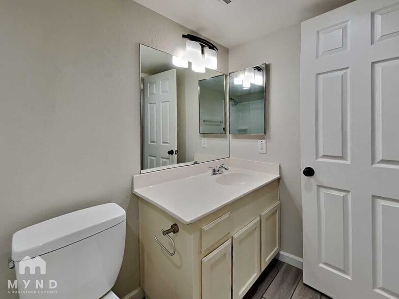 Building Photo - 4903 W Golden Ln