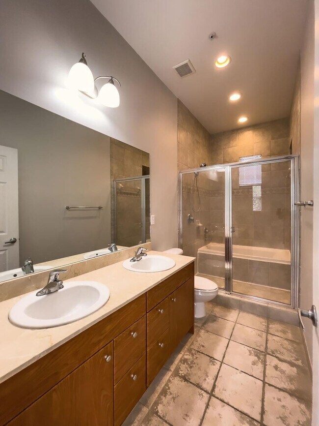 Building Photo - 2343 Vintage Dr