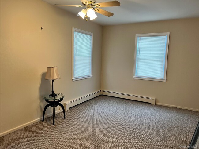 Building Photo - 223 Clay Pitts Rd