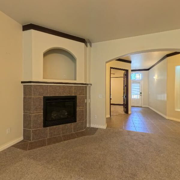 Building Photo - Stunning 3-Bedroom Home with Modern Amenities