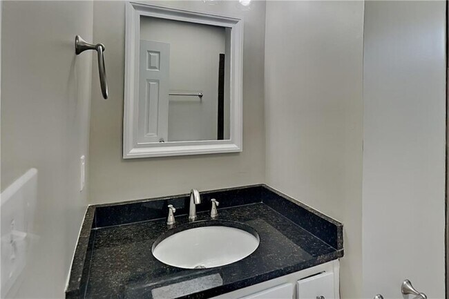 Building Photo - 4006 Maxanne Dr NW