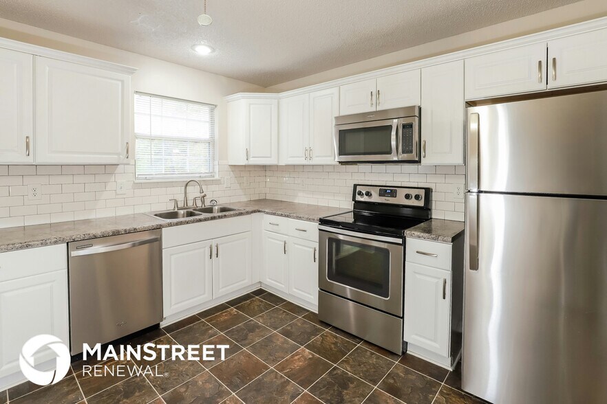 Building Photo - 14805 E Nickell Ave