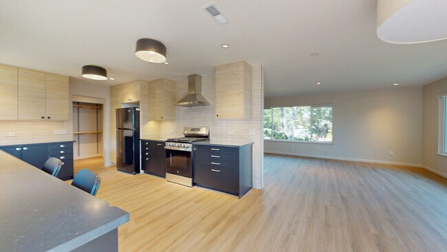 Building Photo - 1321 Lasuen Dr