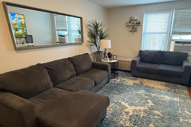 Building Photo - 95 N Broadway