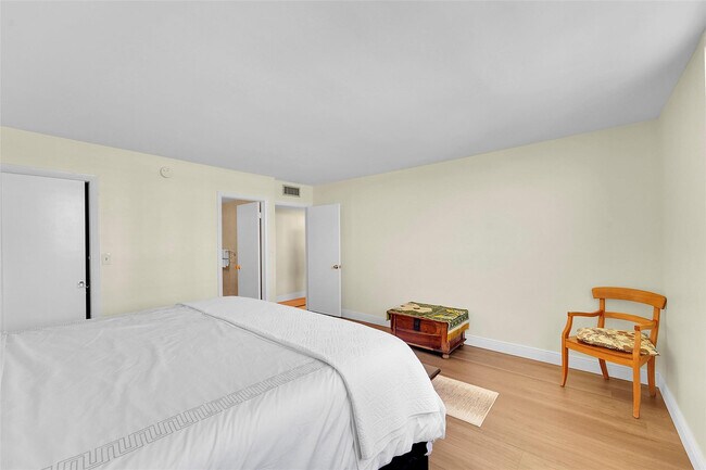 Building Photo - 1401 S Ocean Dr