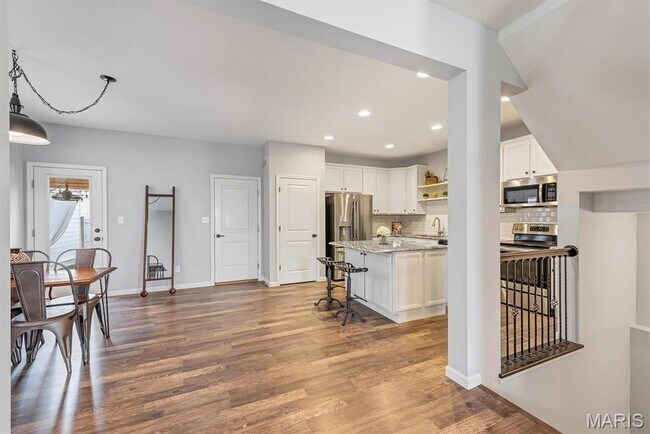 Building Photo - 5044 Arpent St