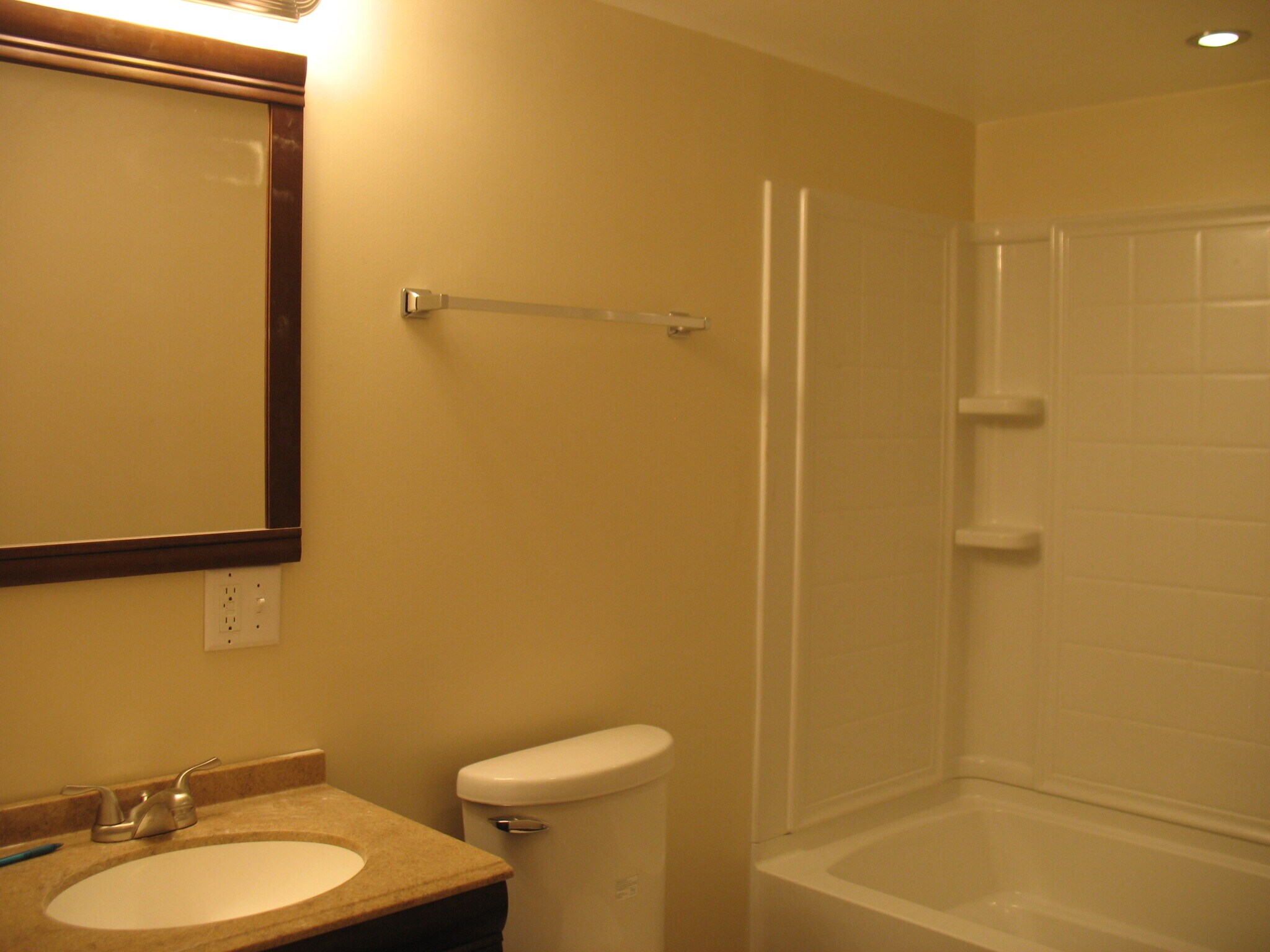 Building Photo - 2284 McKees Rocks Rd