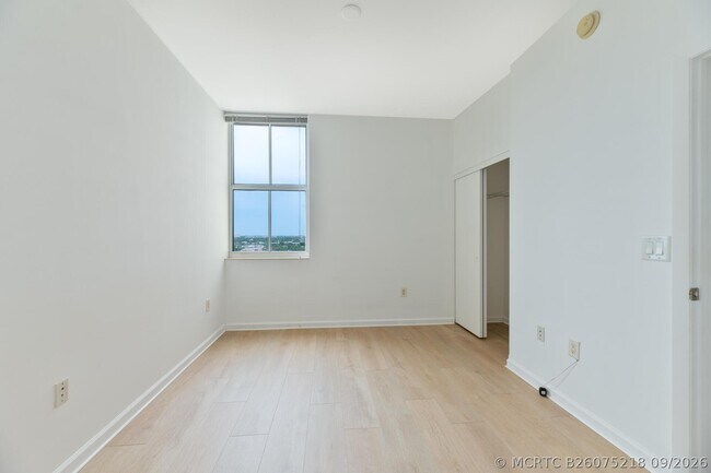 Building Photo - 3340 NE 190th St