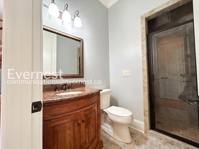 Building Photo - Spacious 7 Bed/8 Bath Home with Garage / Pet-Friendly / Available Now!
